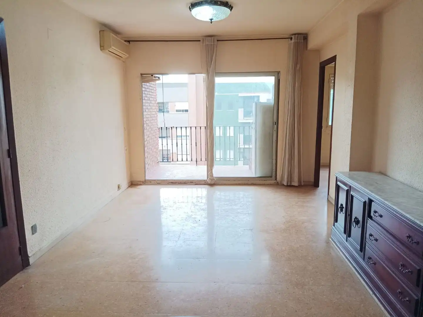 Living room of Flat for sale in  Valencia Capital  with Air Conditioner and Terrace