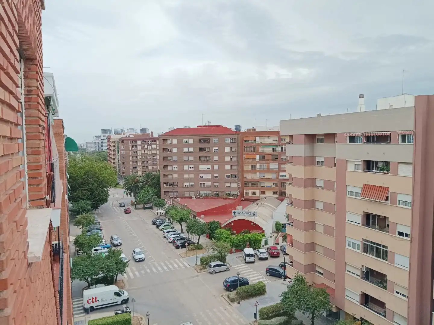 Exterior view of Flat for sale in  Valencia Capital  with Air Conditioner and Terrace
