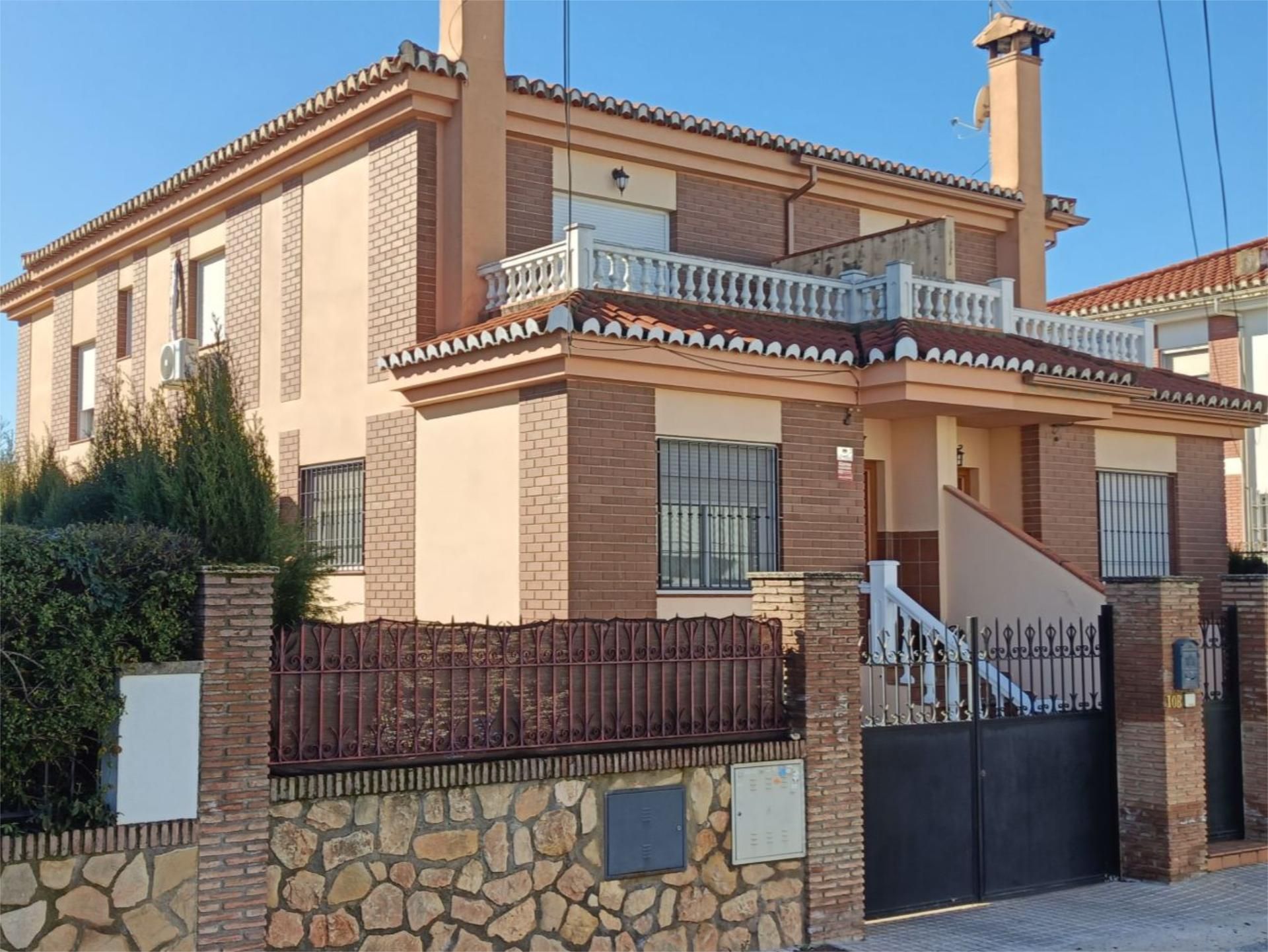 Vista exterior de Casa o chalet en venta en Ogíjares con Aire acondicionado, Terraza y Balcón