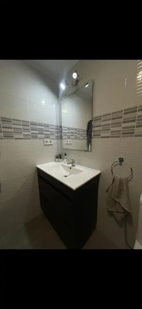 Piso en venta en Carrer Sant Bartomeu, S'Arenal Baño de Piso en venta en Llucmajor con Amueblado