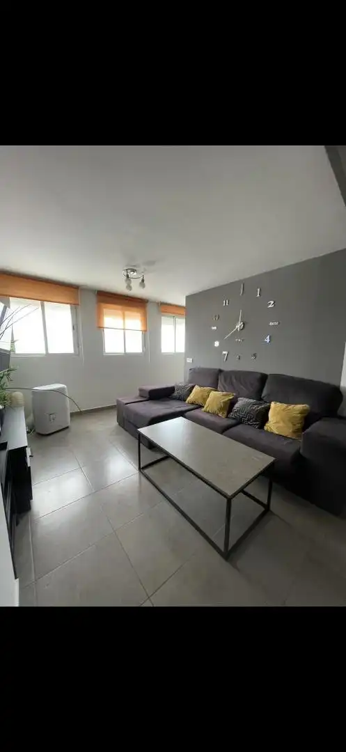 Piso en venta en Carrer Sant Bartomeu, S'Arenal Sala de estar de Piso en venta en Llucmajor con Amueblado