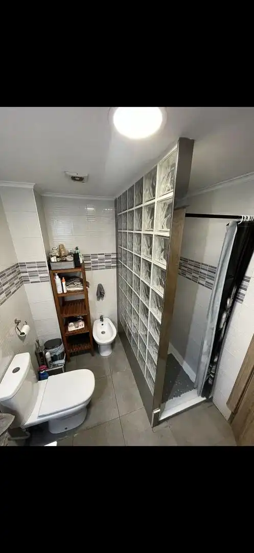 Piso en venta en Carrer Sant Bartomeu, S'Arenal Baño de Piso en venta en Llucmajor con Amueblado