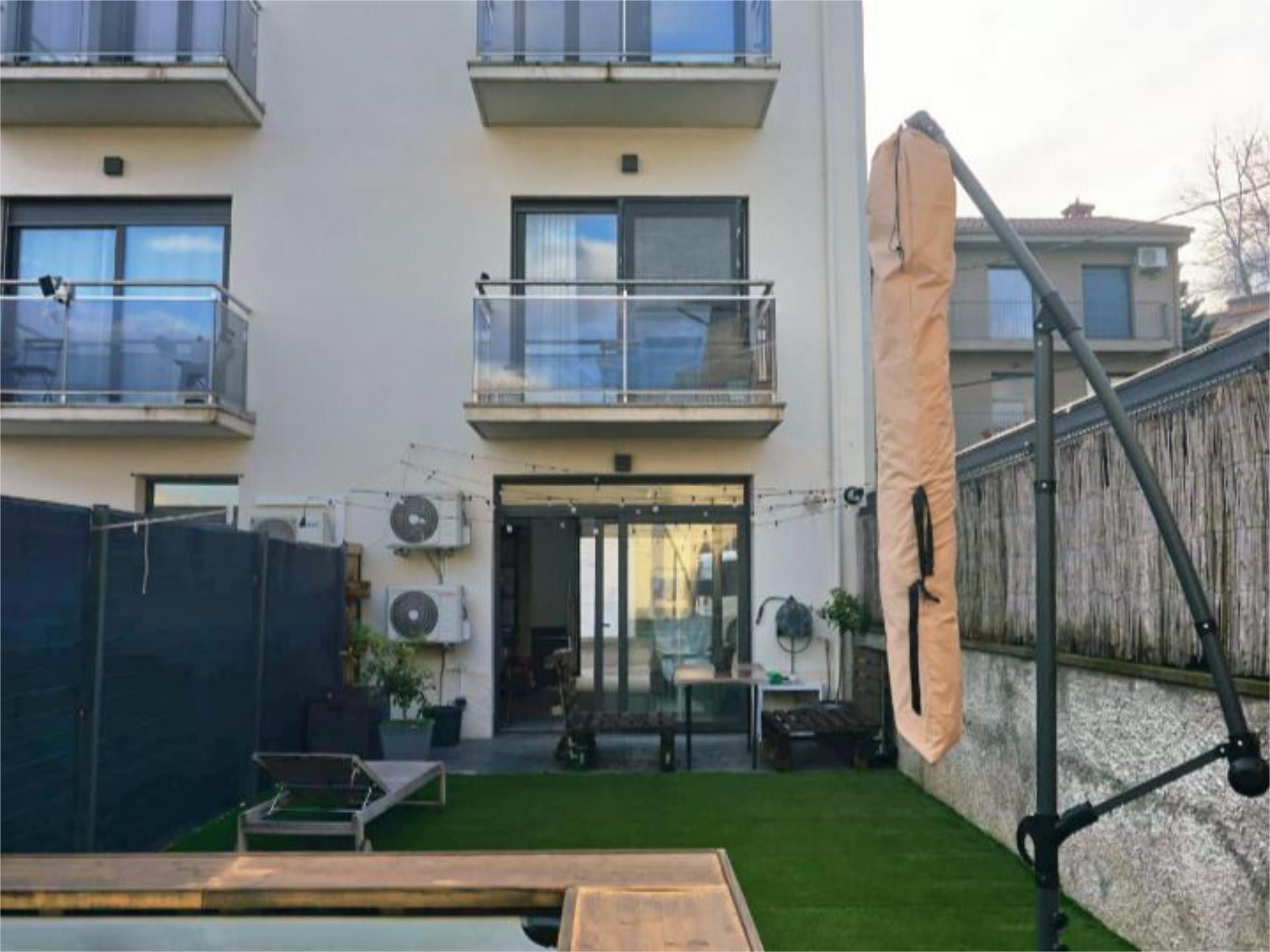 Terraza de Casa adosada en venta en Olot con Aire acondicionado, Calefacción y Jardín privado