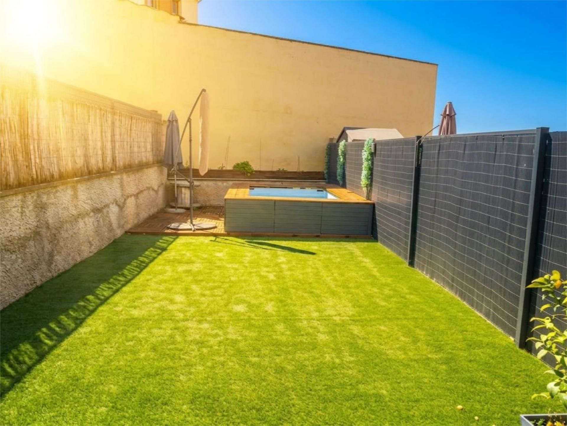 Terrace of Single-family semi-detached for sale in Olot  with Air Conditioner, Heating and Private garden