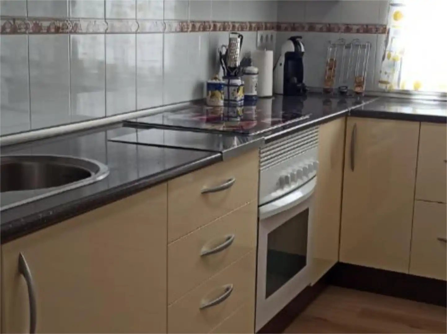 Kitchen of Flat for sale in Almendralejo  with Air Conditioner, Terrace and Storage room
