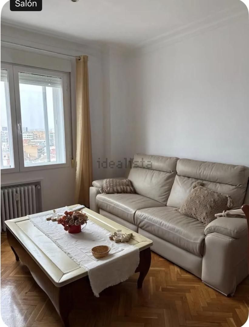 Sala d'estar de Pis de lloguer en  Zaragoza Capital amb Aire condicionat