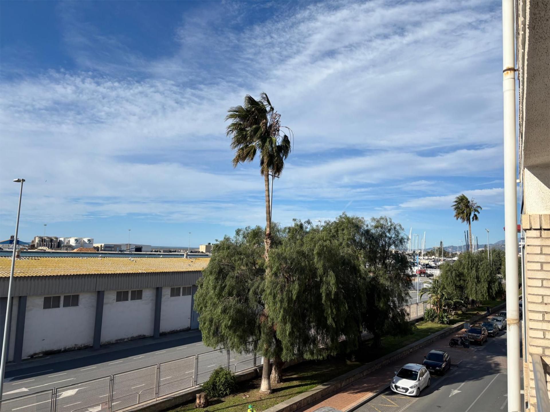 Vista exterior de Piso de alquiler en Motril con Terraza y Balcón