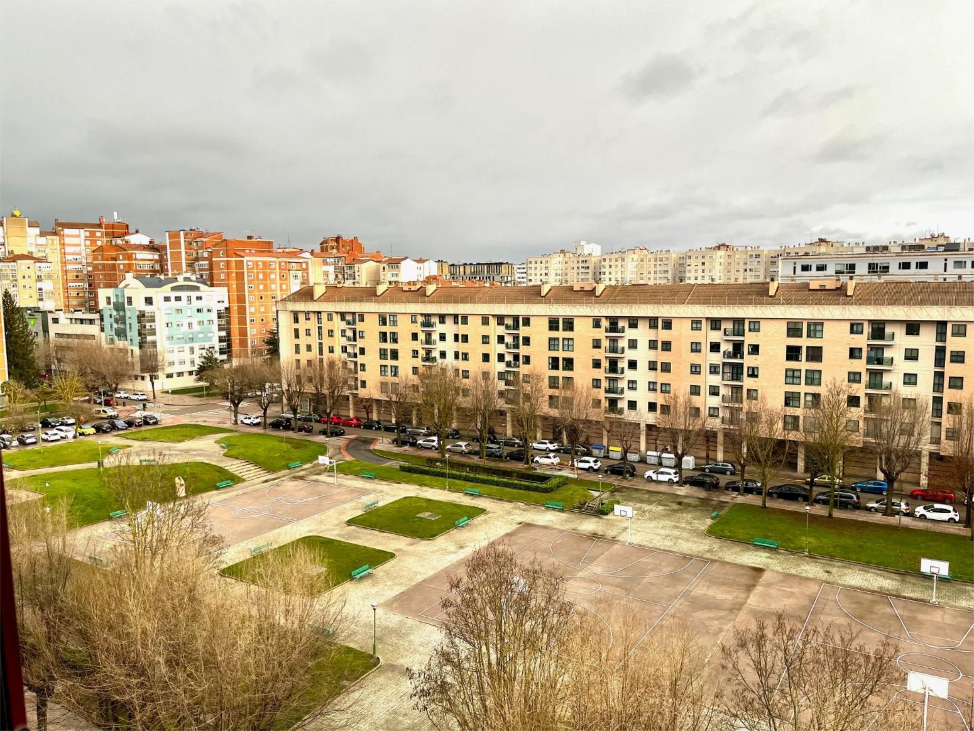 Vista exterior de Pis en venda en Burgos Capital