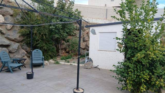 Casa adosada en Venta en Abla