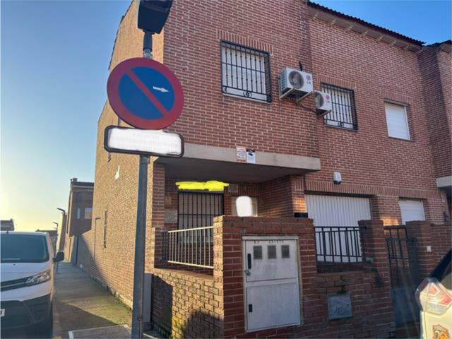 Casa adosada en Venta en Chozas de Canales