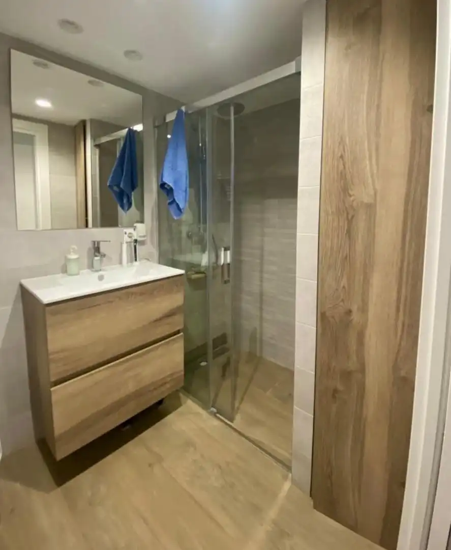 Room in Calle Gran Canaria, 11, Voramar Bathroom of Apartments for share in Benicasim / Benicàssim with Heating, Private garden and Swimming Pool
