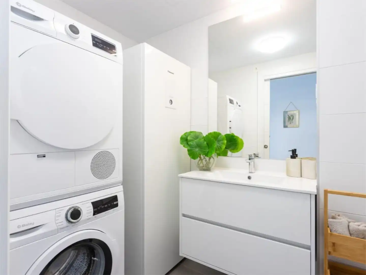 Flat for sale in Calle Arquitectos, 1, Castillo Sohail - Myramar Bathroom of Flat for sale in Fuengirola with Air Conditioner, Heating and Private garden