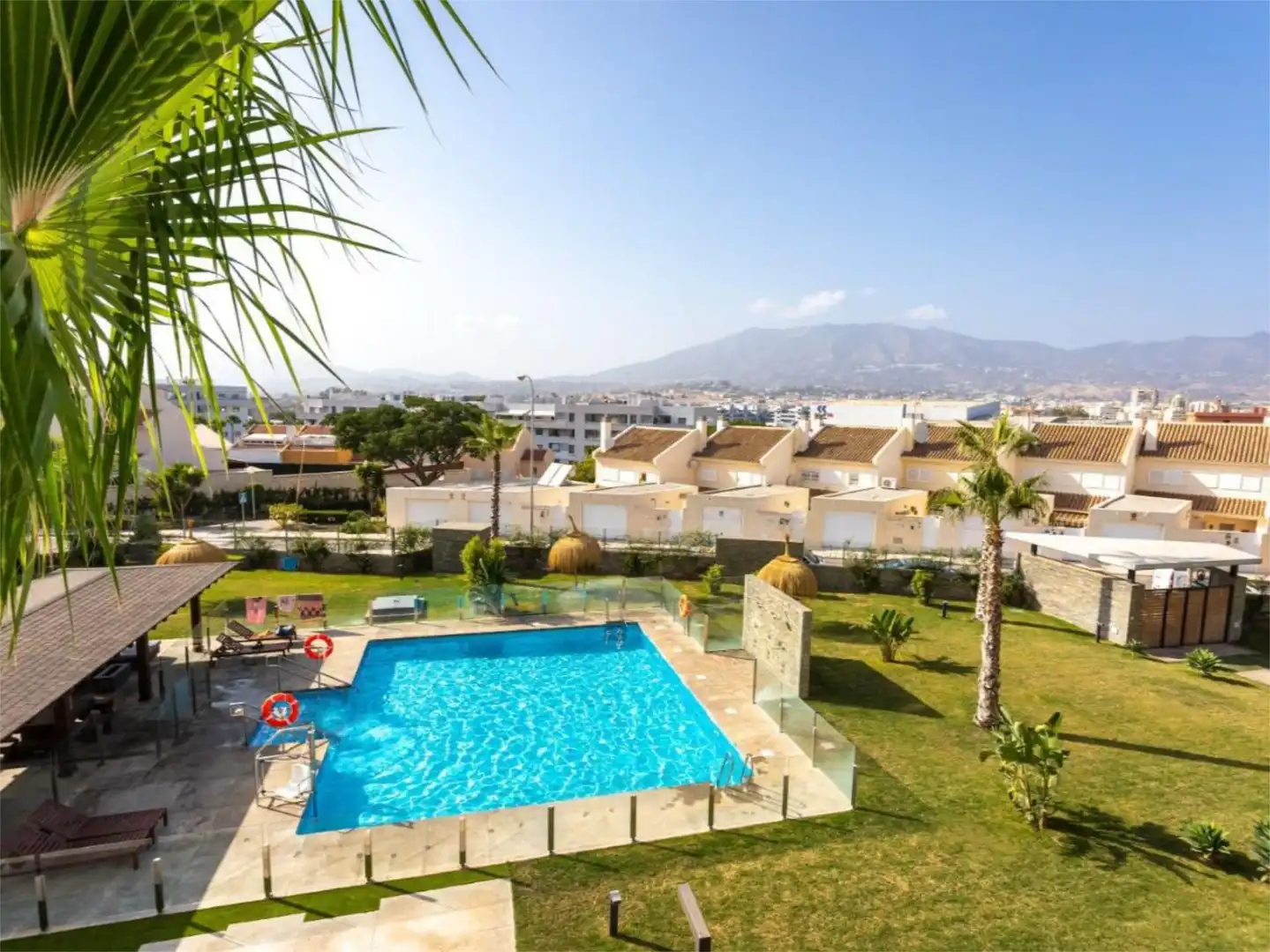 Flat for sale in Calle Arquitectos, 1, Castillo Sohail - Myramar Exterior view of Flat for sale in Fuengirola with Air Conditioner, Heating and Private garden
