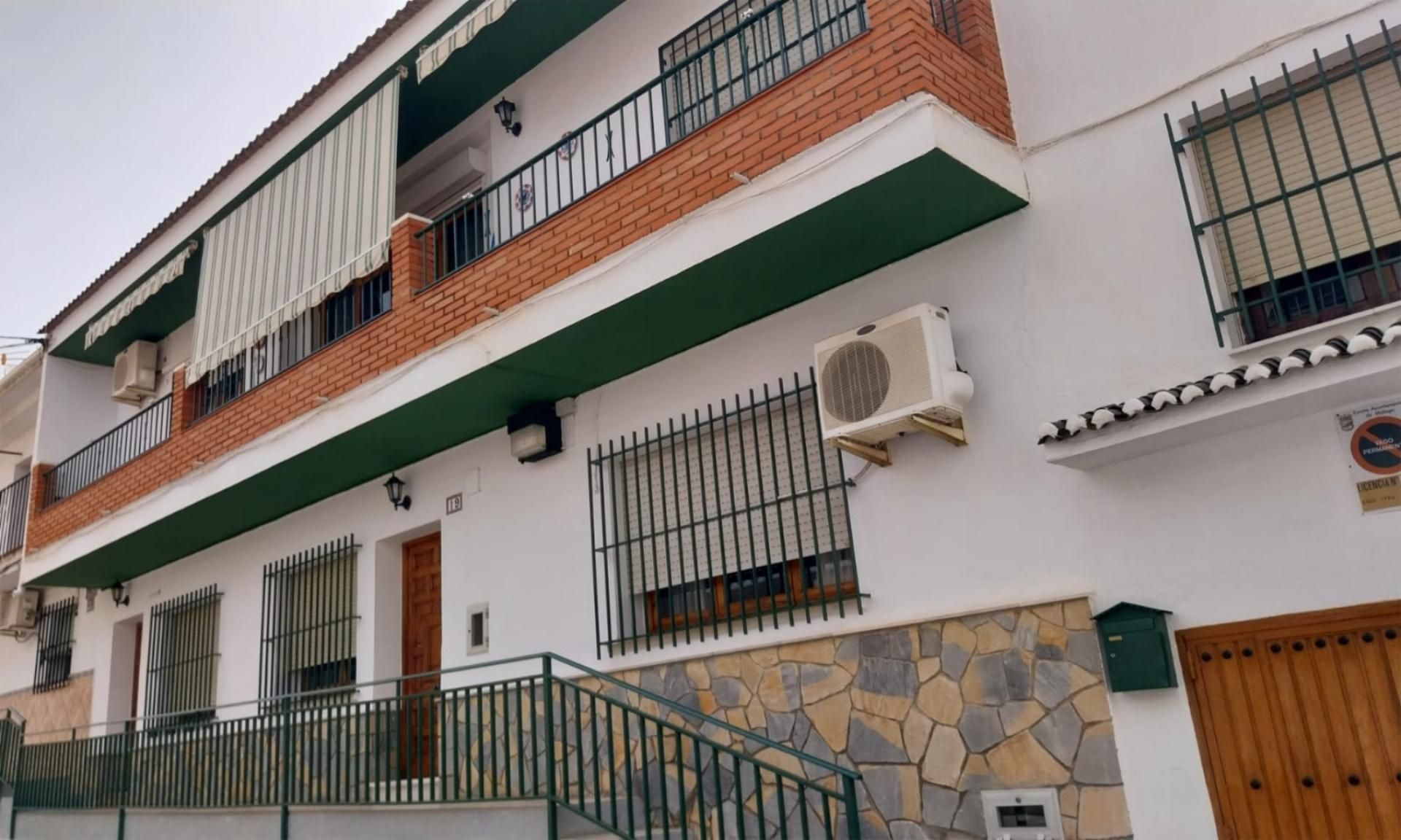 Exterior view of Single-family semi-detached for sale in Málaga Capital  with Air Conditioner, Terrace and Balcony