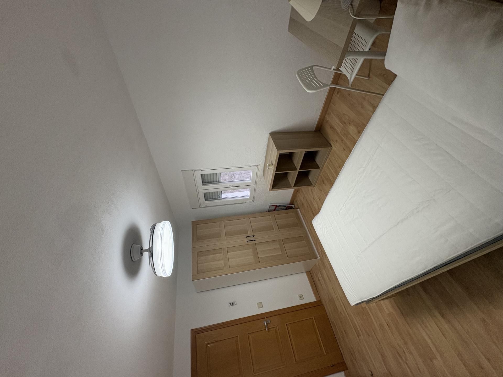 Dormitori de Pis per a compartir en Alcorcón amb Calefacció, Parquet i Moblat