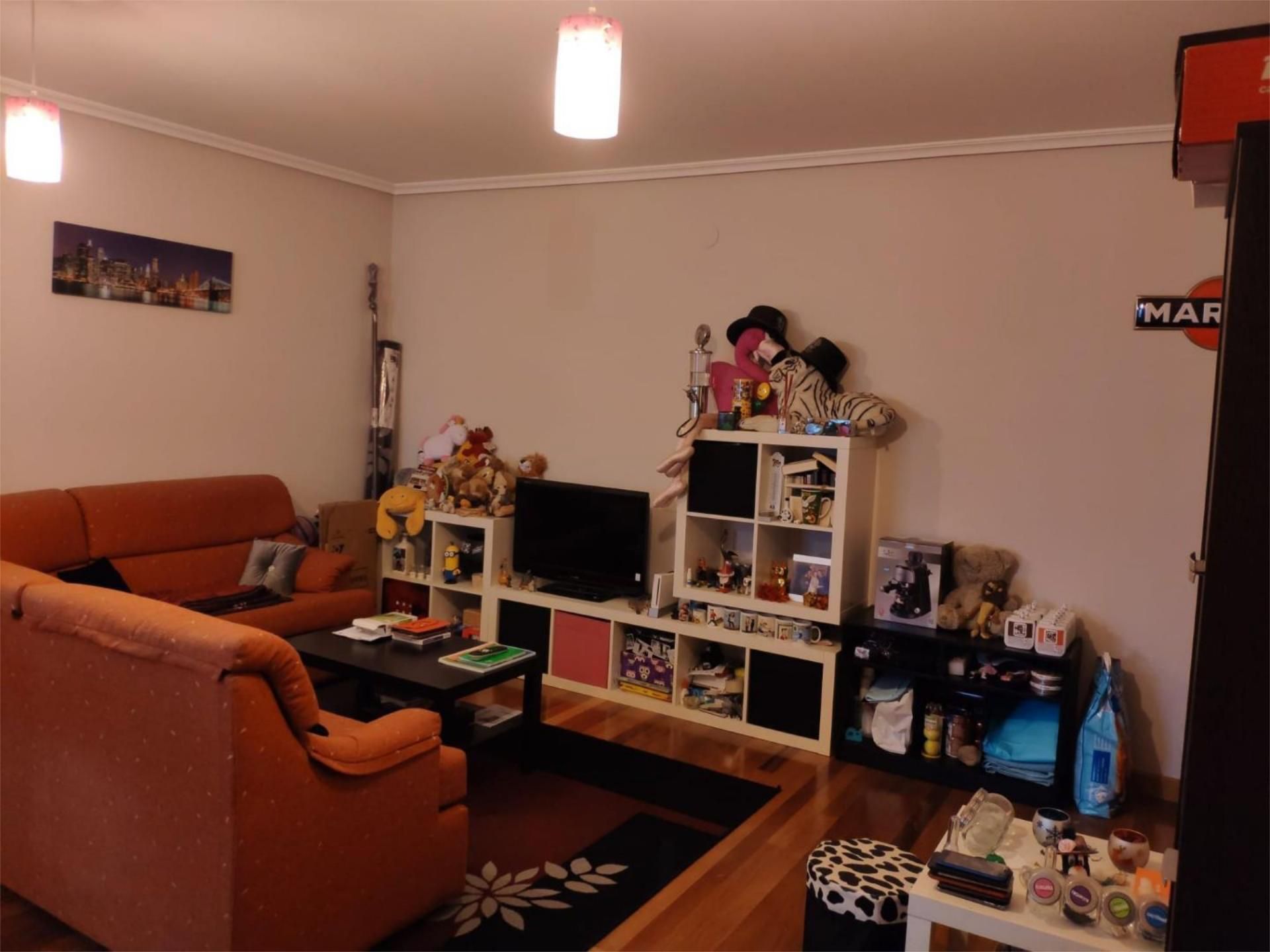 Sala d'estar de Pis en venda en Lugo Capital amb Calefacció, Parquet i Traster