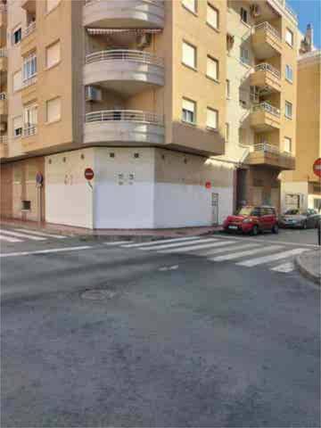 Local comercial en Alquiler en Antonio Machado