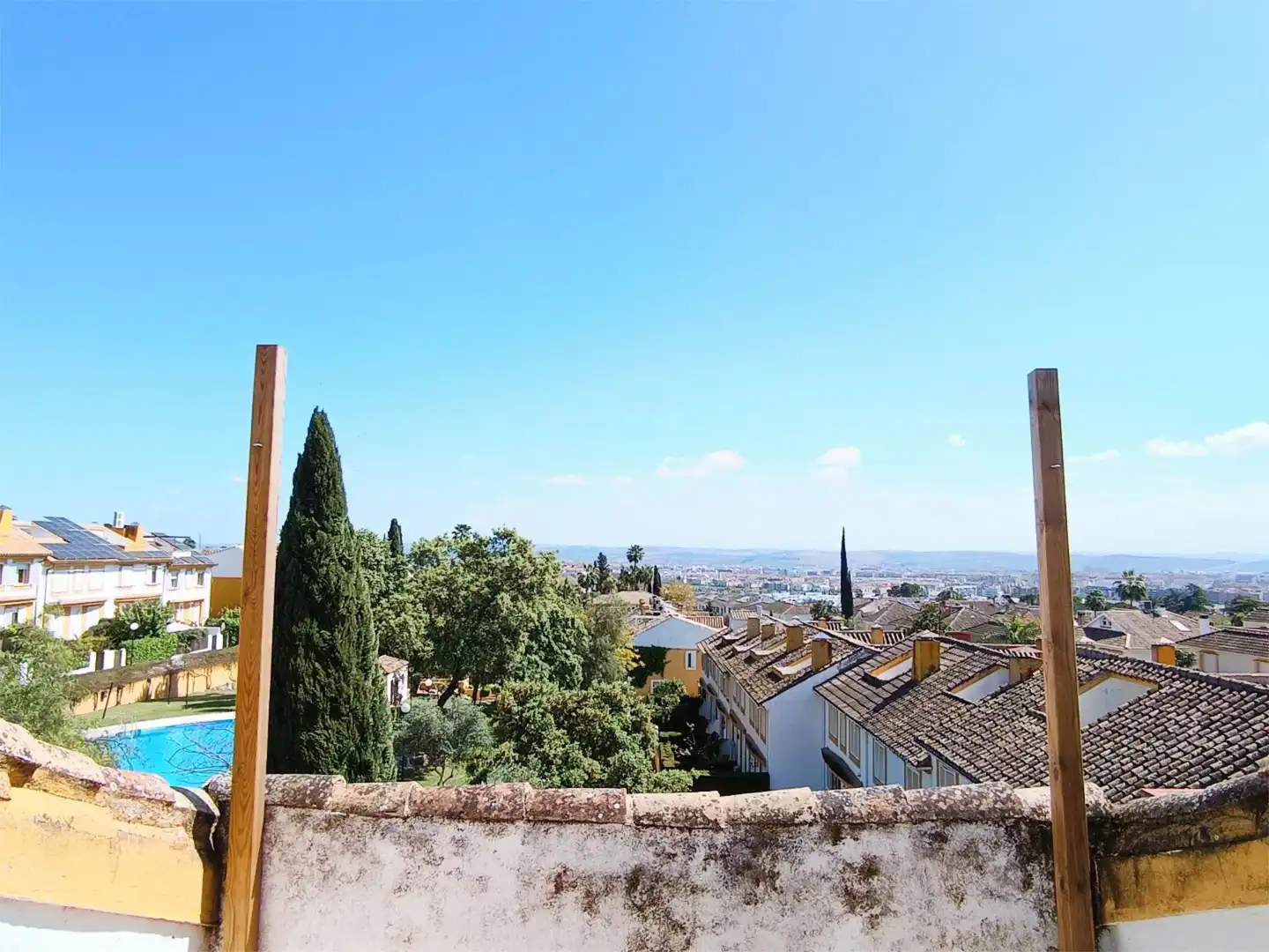 Casa adosada en venta en Calle Lentisco, 8, Norte-Sierra Vista exterior de Casa adosada en venta en Córdoba Capital con Aire acondicionado, Terraza y Piscina
