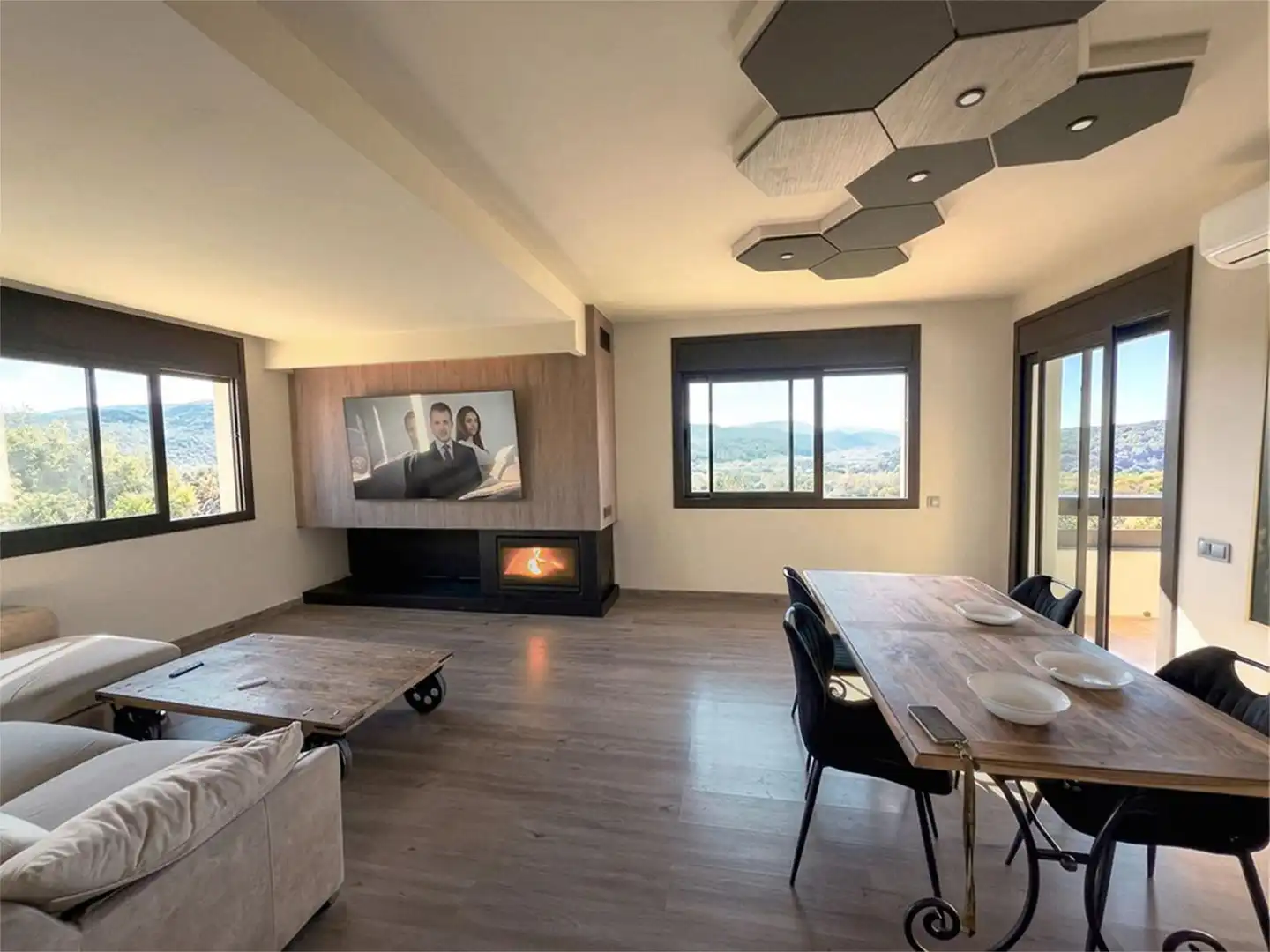 Wohnzimmer von Wohnung zum Verkauf in Gualba mit Klimaanlage, Heizung und Privatgarten