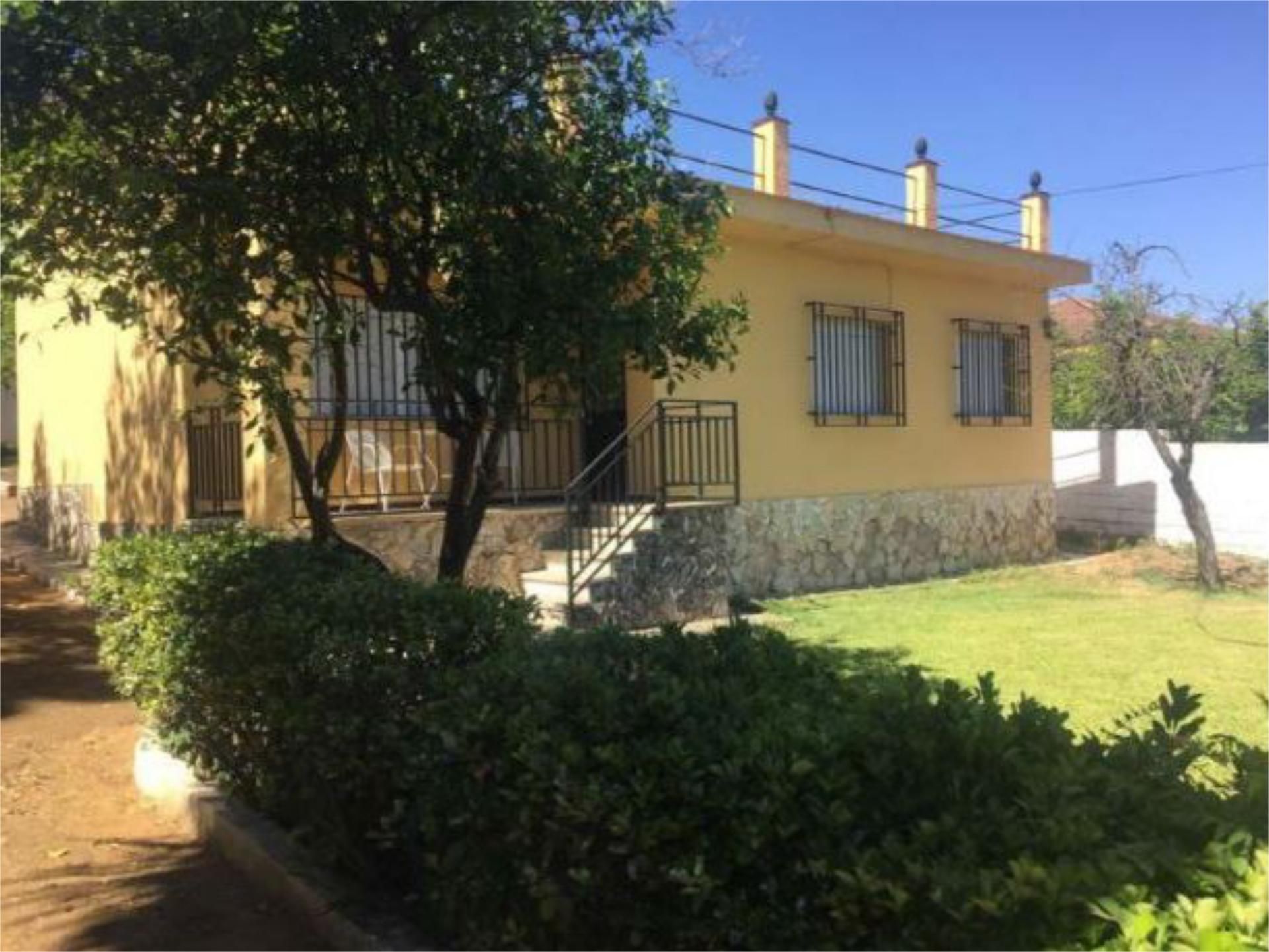 Vista exterior de Pis en venda en Alcalá de Guadaira amb Jardí privat, Terrassa i Traster