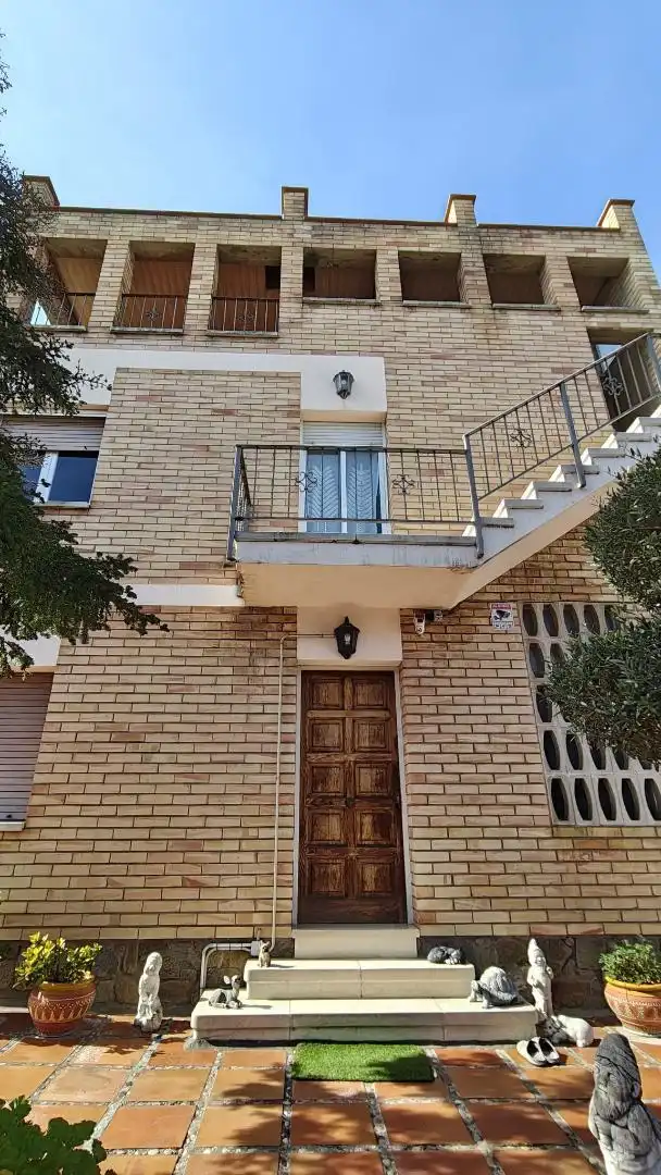 Flat for sale in Carrer Joan Tarruella, 67, Pallejà Exterior view of Flat for sale in Pallejà with Air Conditioner, Terrace and Balcony