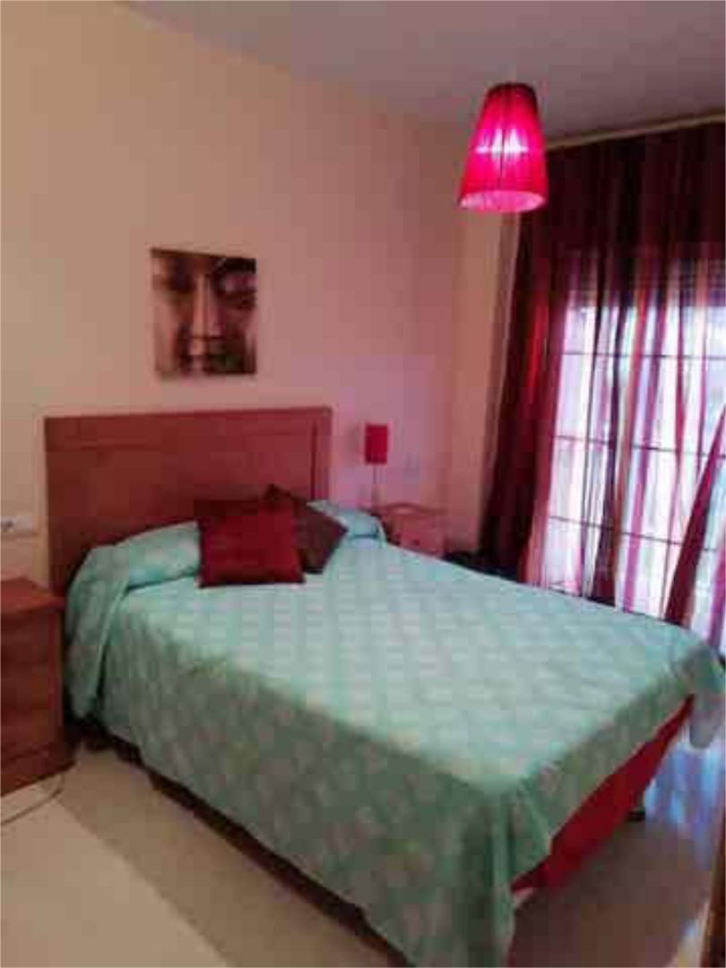 Dormitori de Apartament en venda en  Granada Capital amb Terrassa, Piscina i Moblat