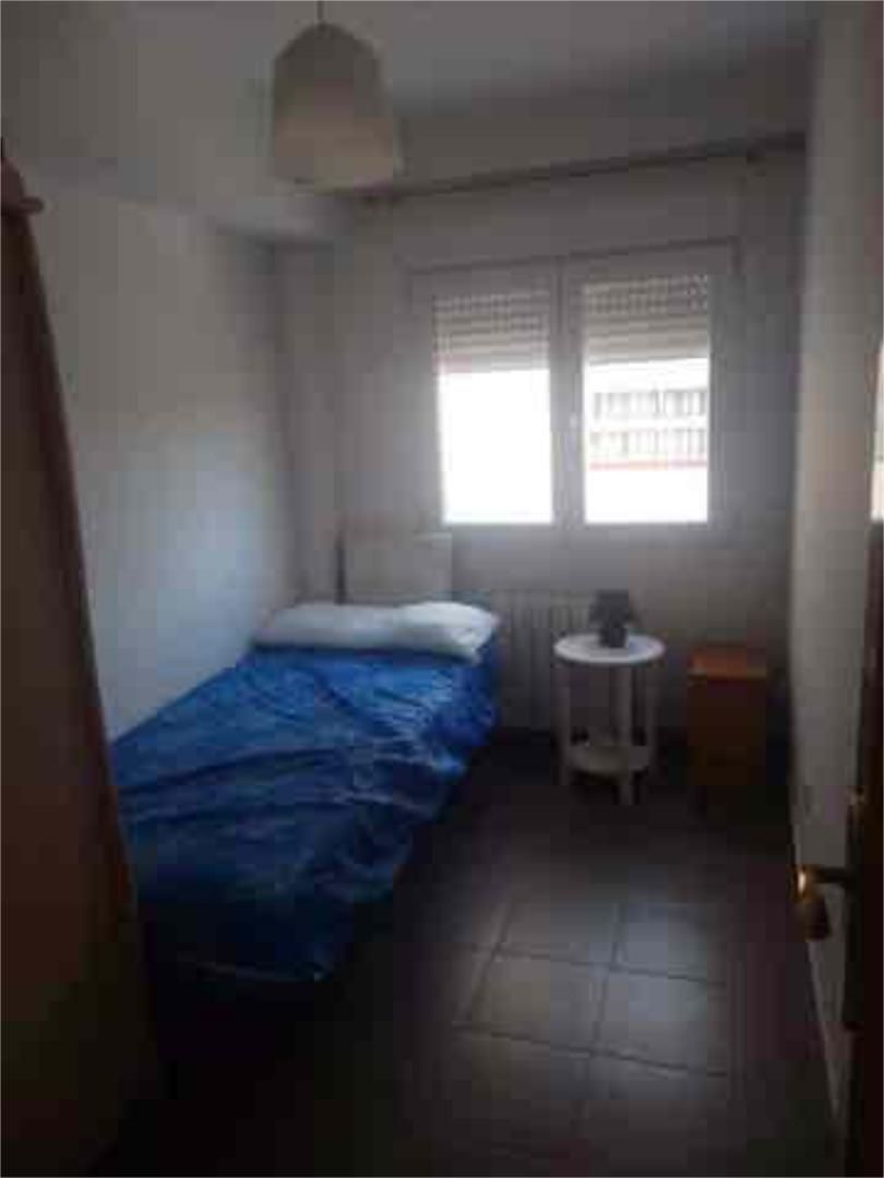 Estudio para compartir en Barrio de Delicias Estudio para compartir en Barrio de Delicias