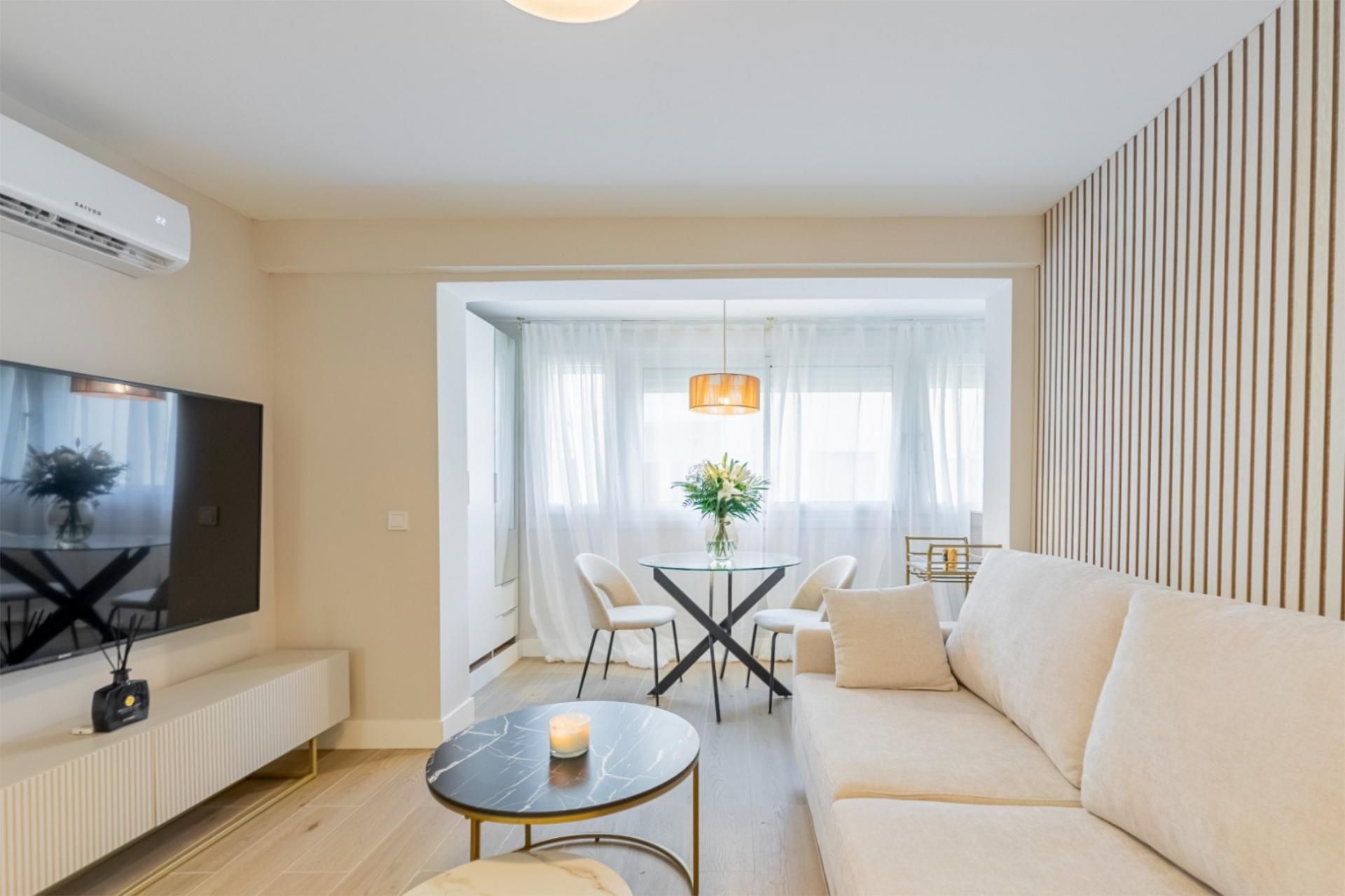 Sala d'estar de Àtic en venda en Marbella amb Aire condicionat