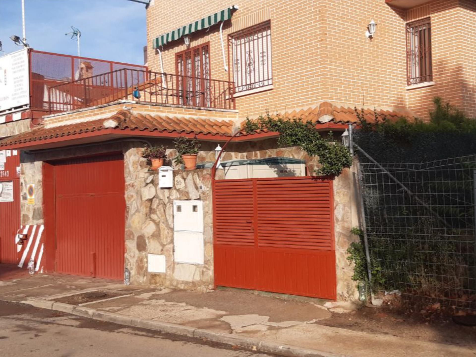 Exterior view of House or chalet for sale in Uceda  with Terrace, Swimming Pool and Balcony