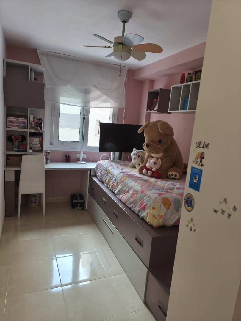 Dormitori de Pis en venda en Roquetas de Mar amb Aire condicionat, Terrassa i Piscina comunitària