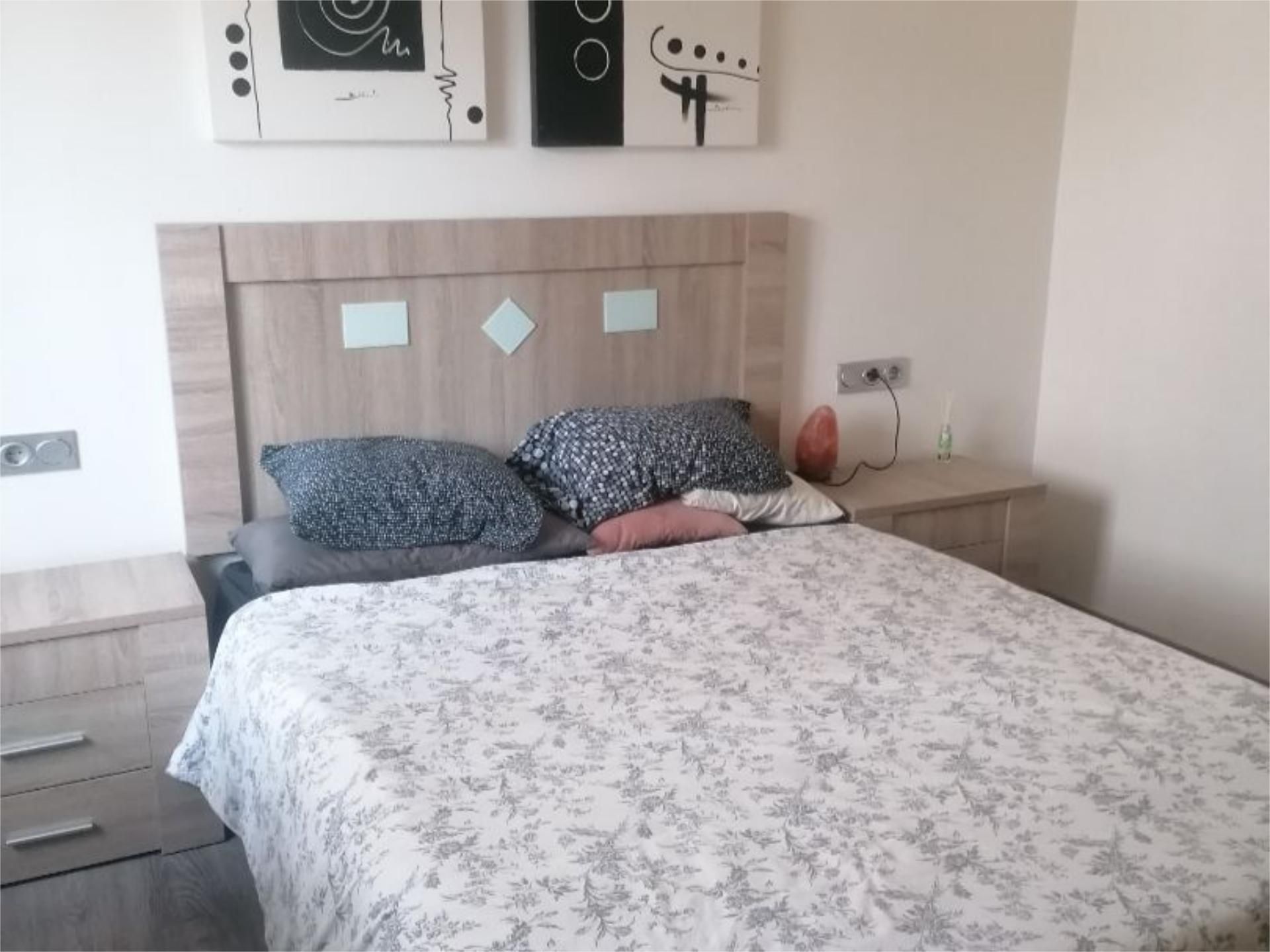 Pis per a compartir a Calle Pedro de Lobo, 3, Cortijo Bazán - Los Casinis - Los Cipreses Dormitori de Pis per a compartir en Málaga Capital amb Aire condicionat, Calefacció i Parquet