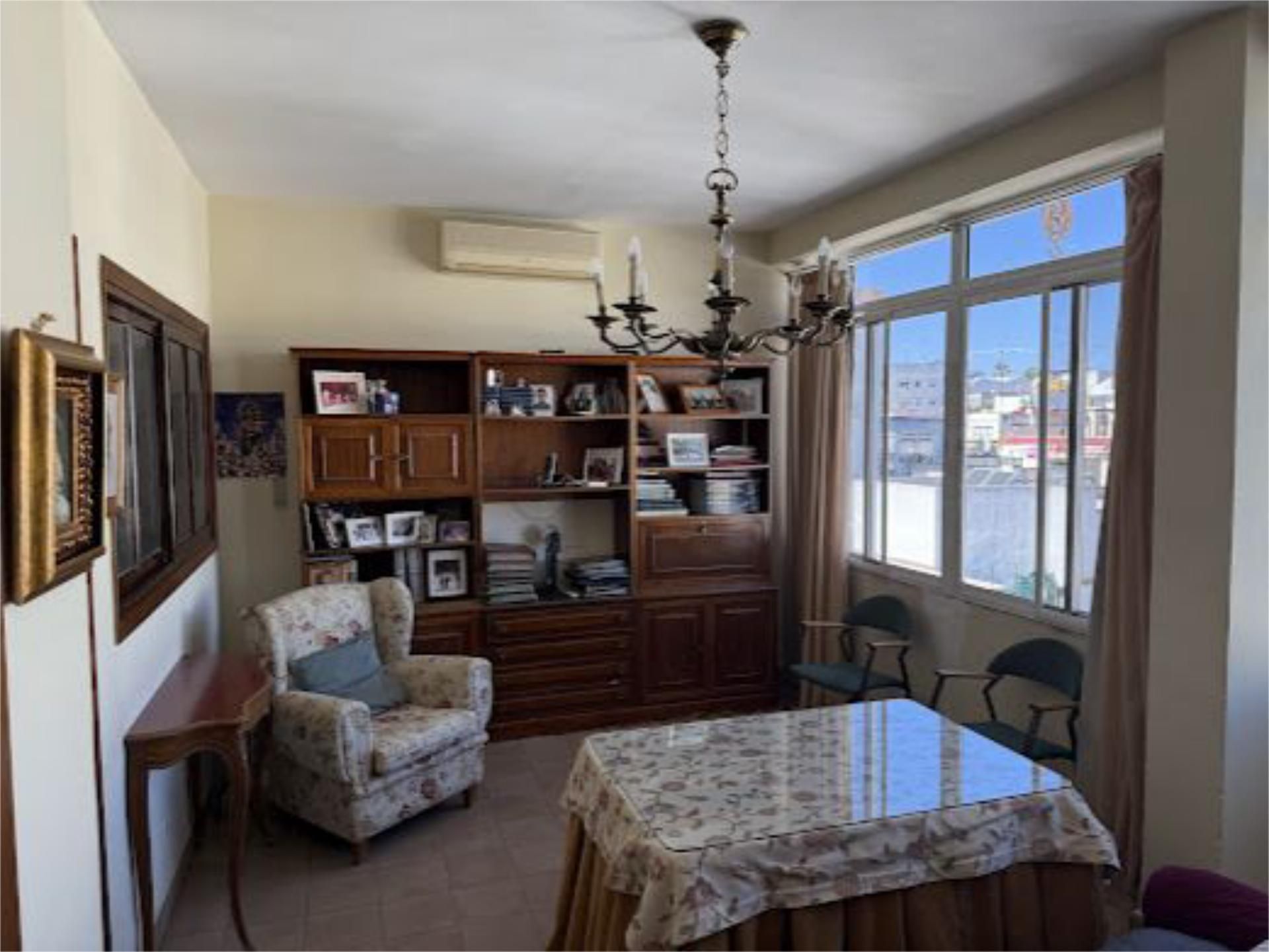 Flat for sale in Calle Mairena, 59, Centro Living room of Flat for sale in Alcalá de Guadaira with Air Conditioner and Balcony