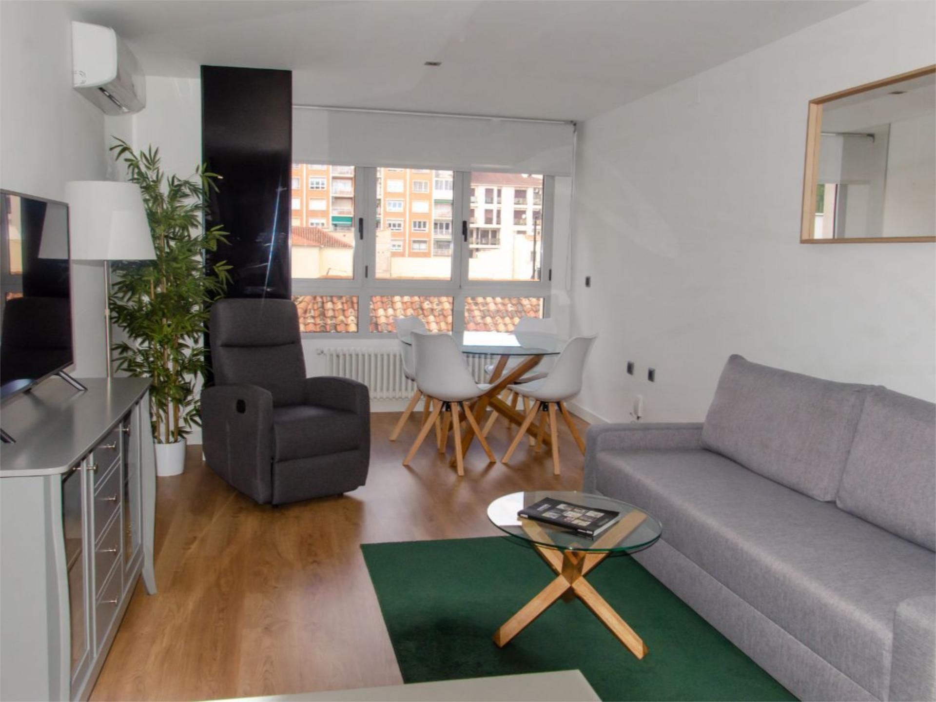 Sala d'estar de Pis de lloguer en  Albacete Capital amb Aire condicionat i Balcó