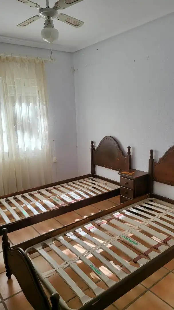 Dormitori de Casa o xalet en venda en Orihuela amb Aire condicionat, Calefacció i Jardí privat