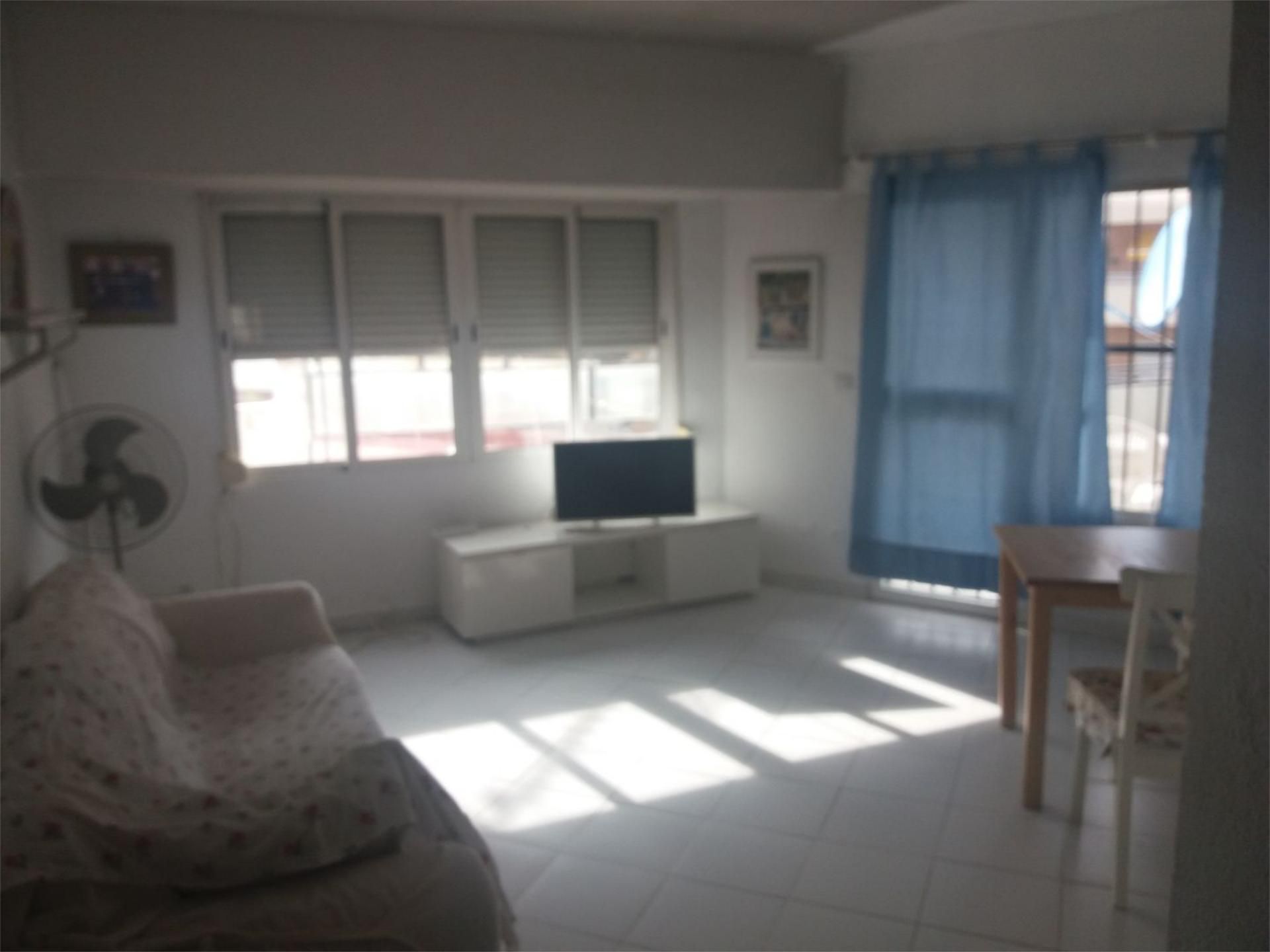 Apartament de lloguer a Pasaje Begoña, 2, Ayuntamiento Sala d'estar de Apartament de lloguer en Torremolinos amb Moblat i Balcó