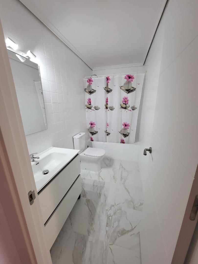 Bathroom of Flat for sale in Medina del Campo  with Terrace
