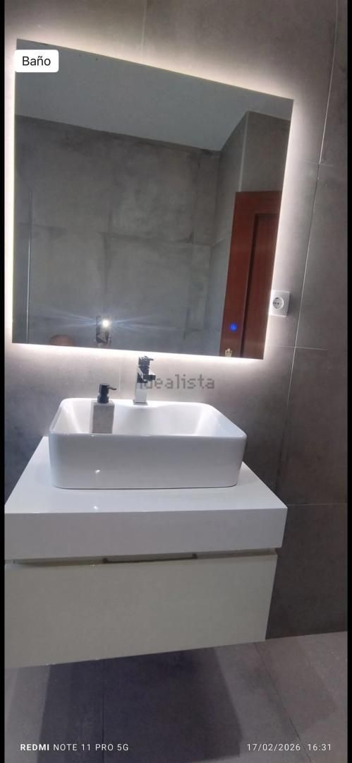 Bathroom of Flat for sale in  Sevilla Capital  with Air Conditioner and Balcony