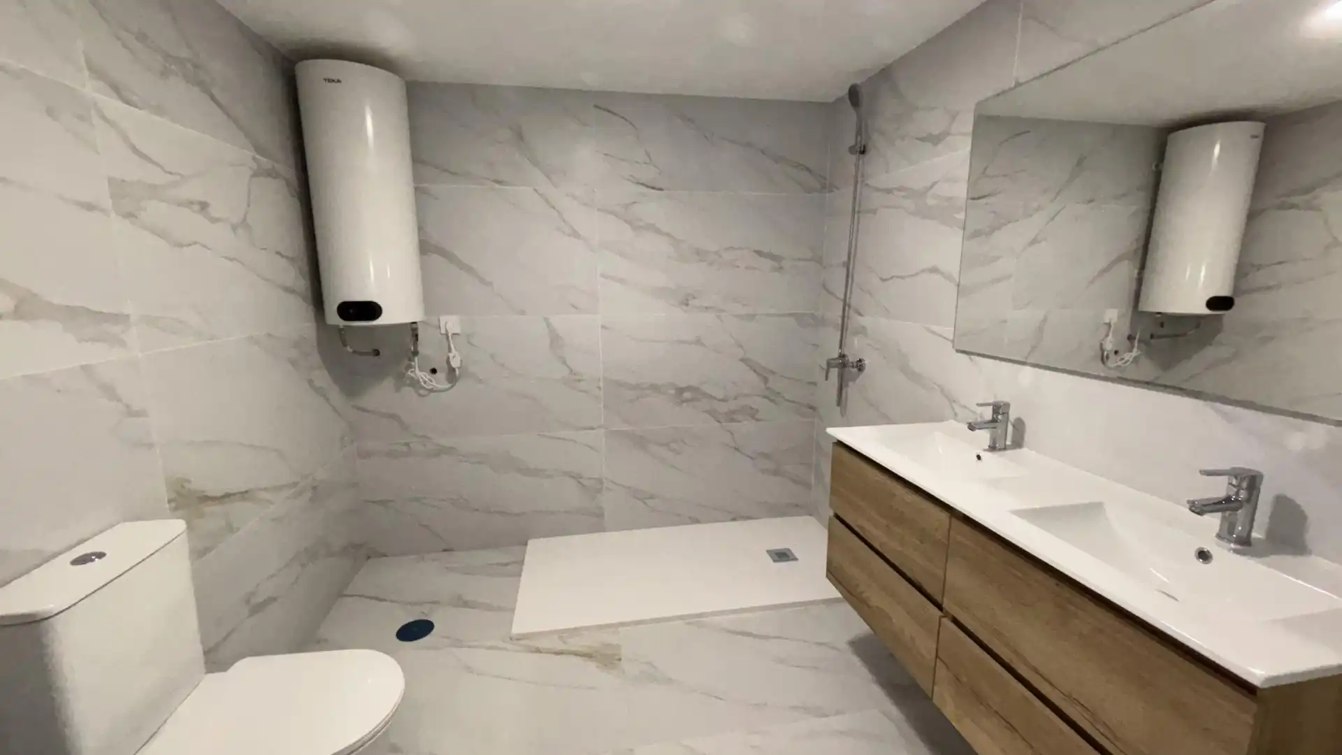 Piso de alquiler en Calle Agustín de la Oliva, 10, El Brillante -El Naranjo - El Tablero Baño de Piso de alquiler en Córdoba con Aire acondicionado, Calefacción y Parquet