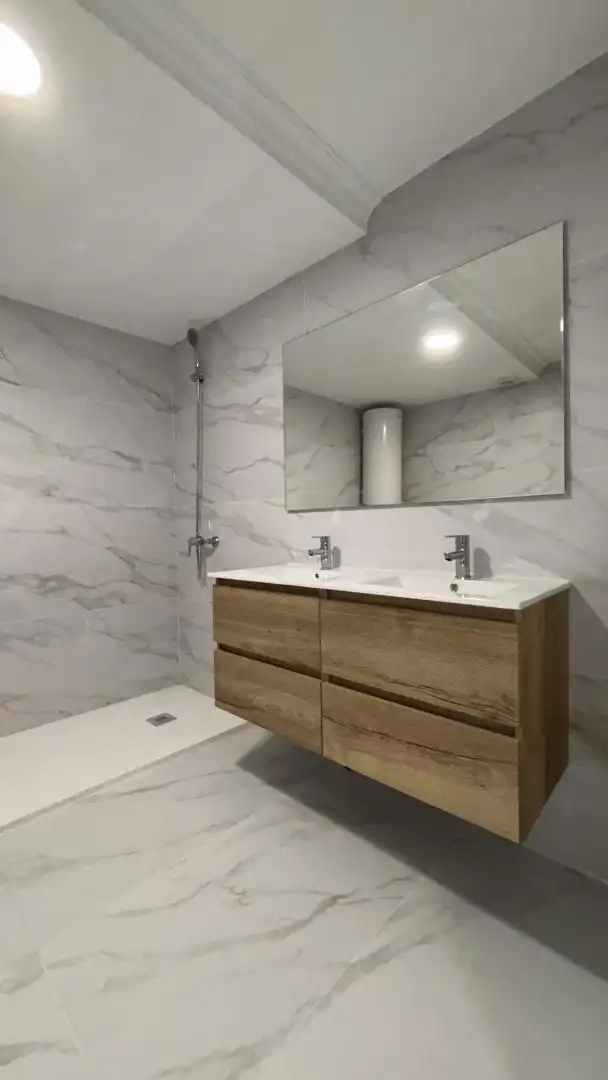 Piso de alquiler en Calle Agustín de la Oliva, 10, El Brillante -El Naranjo - El Tablero Baño de Piso de alquiler en Córdoba con Aire acondicionado, Calefacción y Parquet