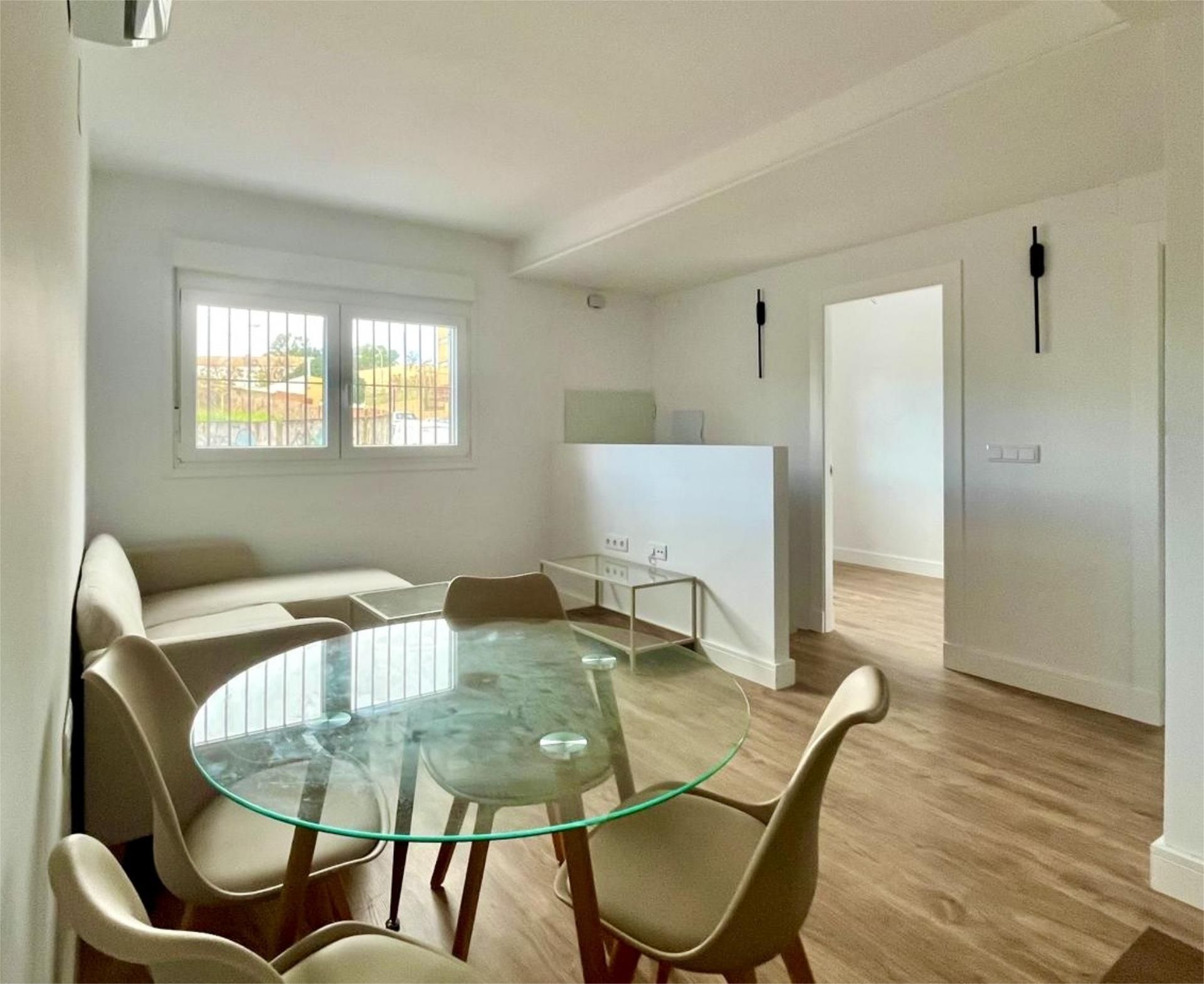 Menjador de Pis en venda en  Huelva Capital amb Aire condicionat, Parquet i Moblat