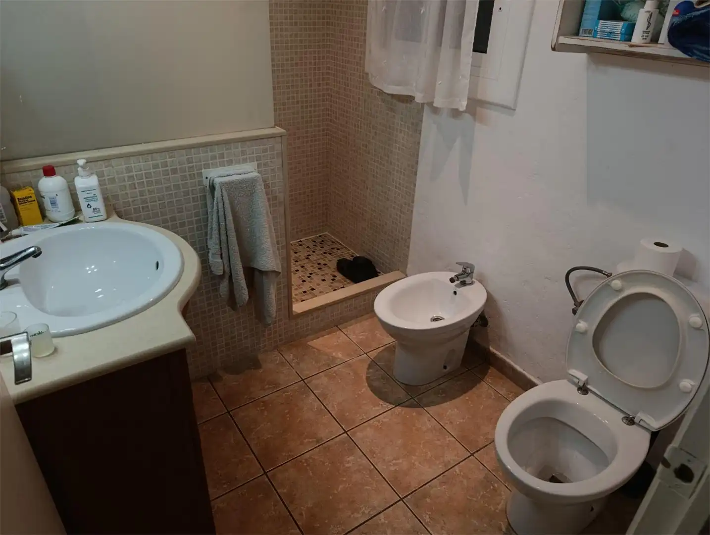 Baño de Piso para compartir en El Vendrell con Amueblado, Horno y Lavadora
