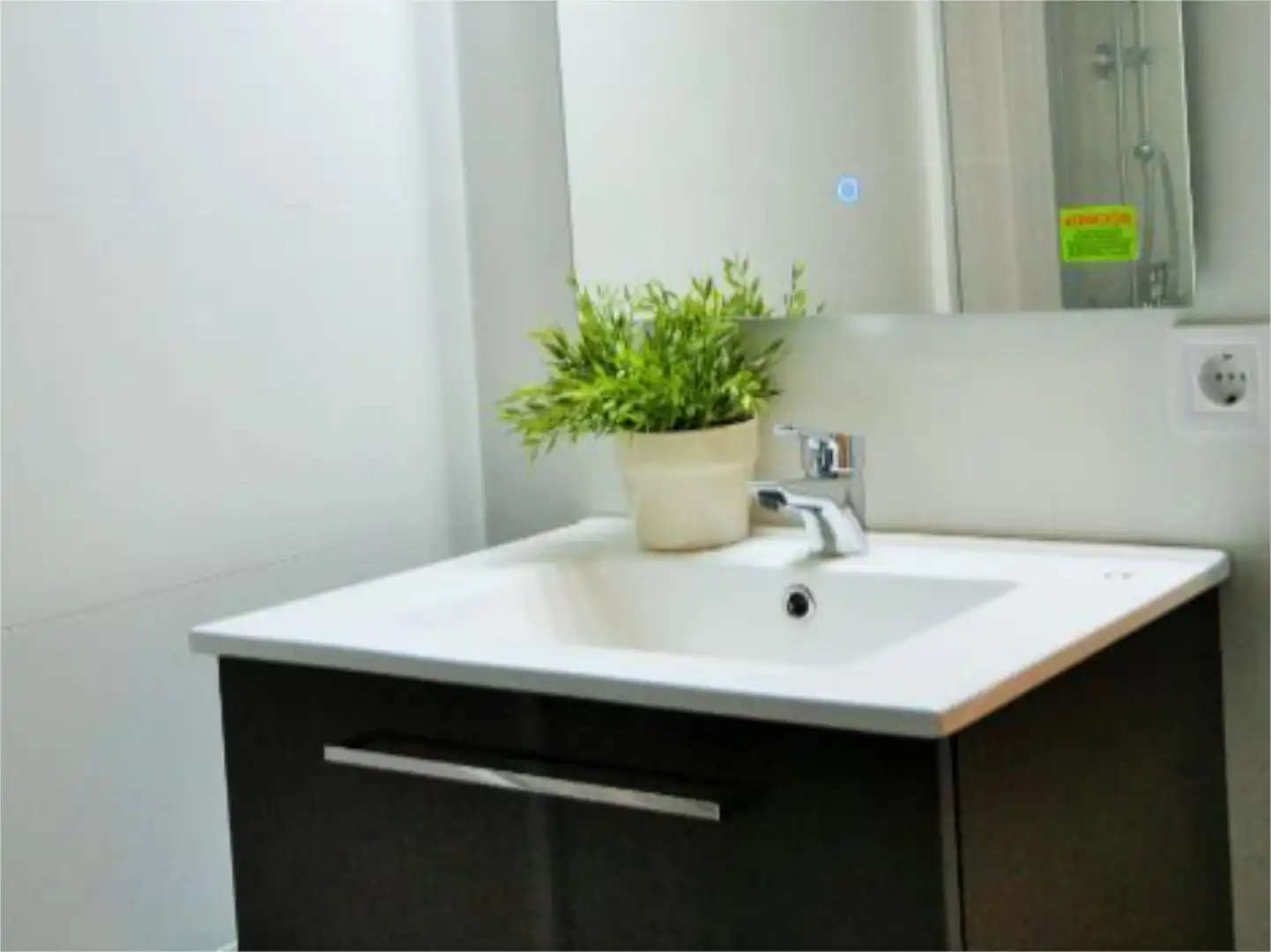 Apartamento de alquiler en Calle Ignacio Ellacuría, 12, Ventas Baño de Apartamento de alquiler en Madrid con Calefacción y Amueblado