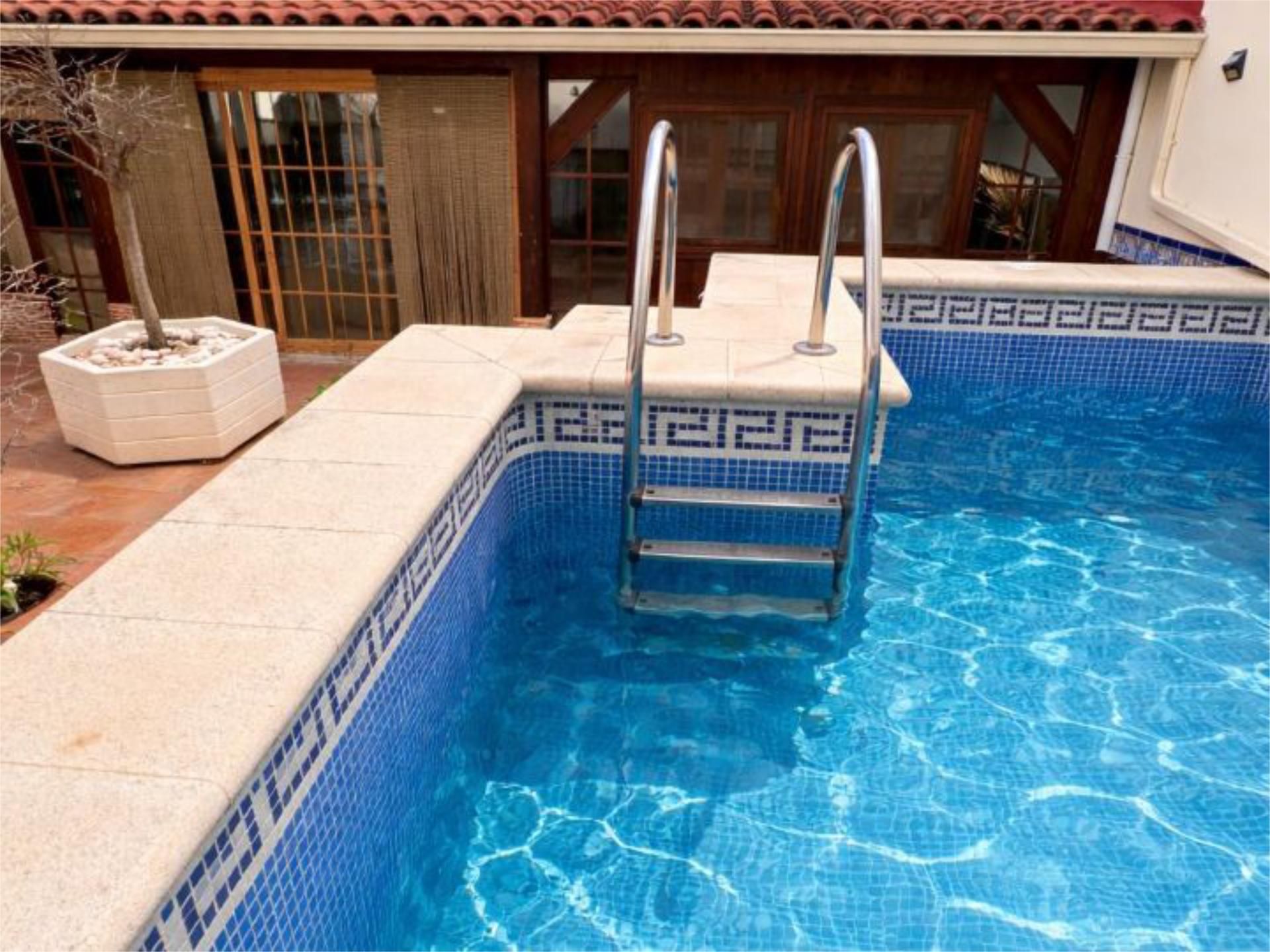 Swimming pool of Single-family semi-detached for sale in Monóvar  / Monòver  with Air Conditioner and Swimming Pool