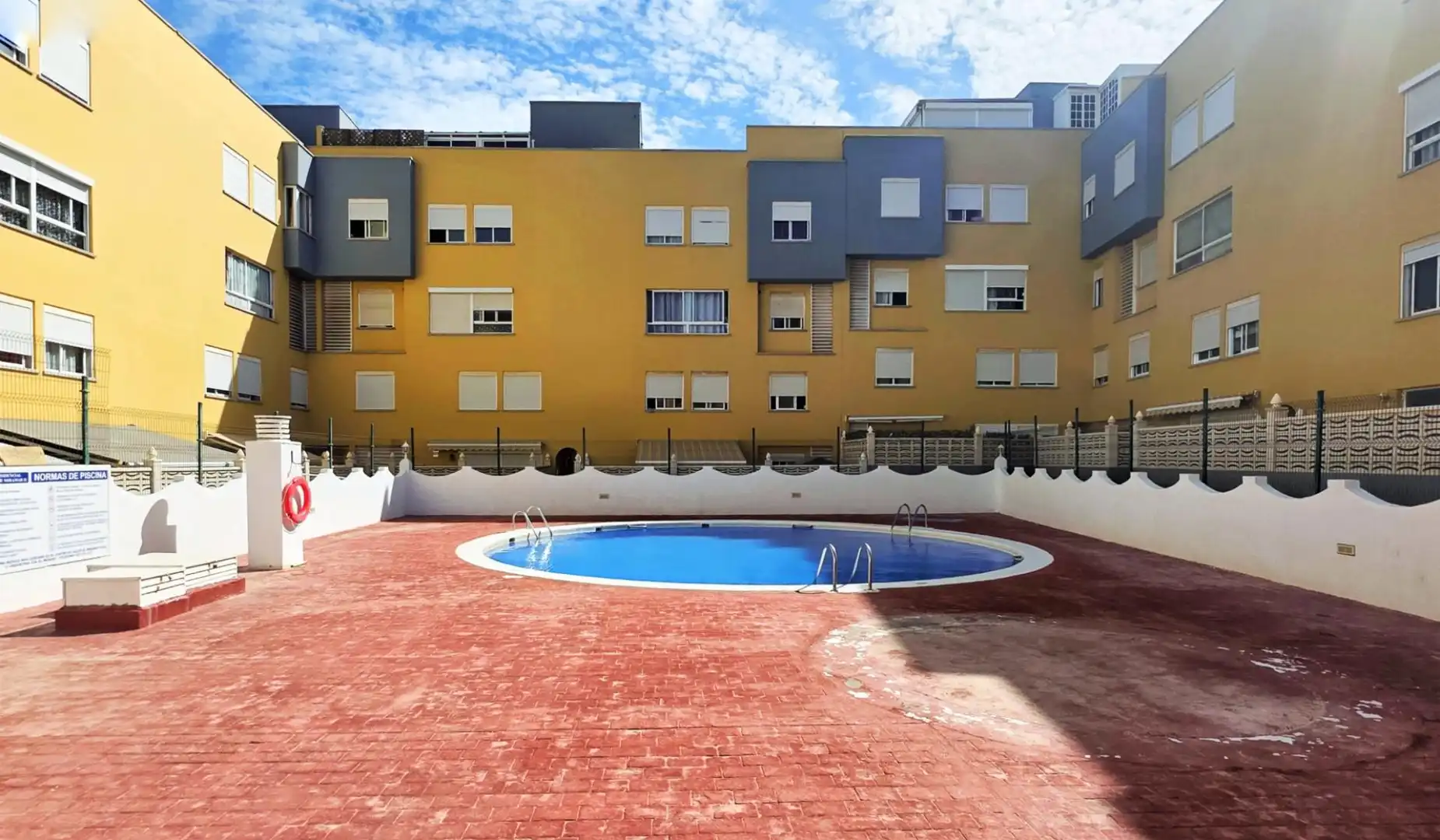 Dúplex en venta en Avenida Juan Carlos I, 10, El Médano Piscina de Dúplex en venta en Granadilla de Abona con Terraza