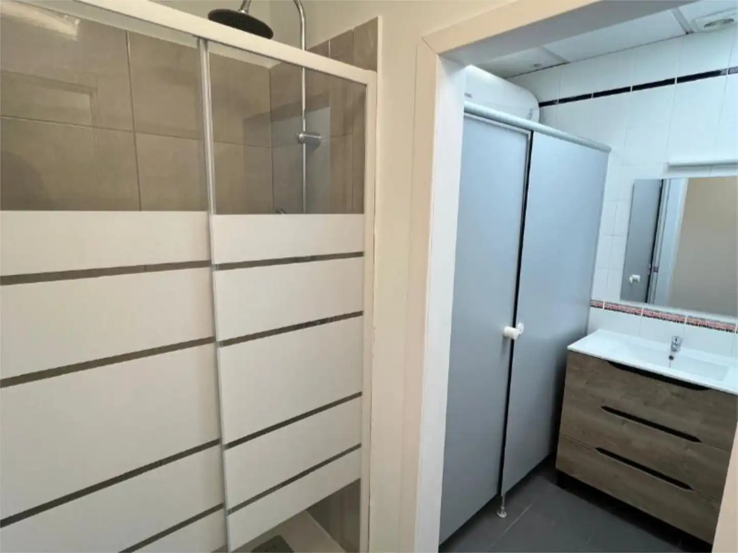 Habitació a Calle Puerto Rico, 15, Buenos Aires - Chamberí - Las Moraditas Bany de Pis per a compartir en Santa Cruz de Tenerife amb Aire condicionat i Moblat