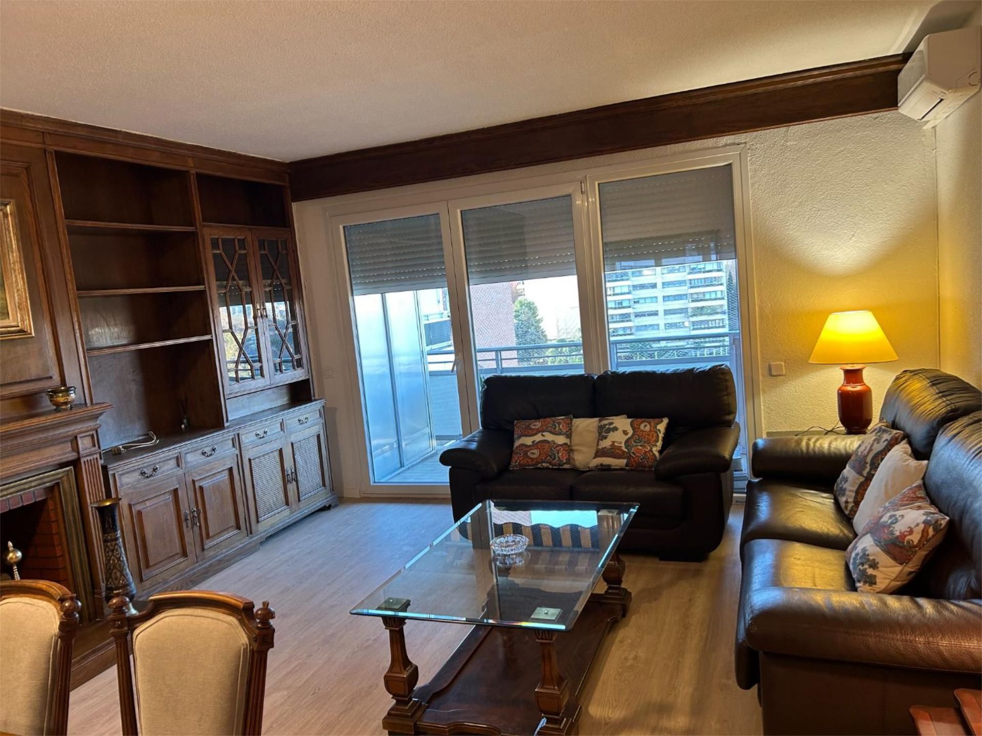 Sala d'estar de Pis de lloguer en  Madrid Capital amb Aire condicionat, Calefacció i Parquet