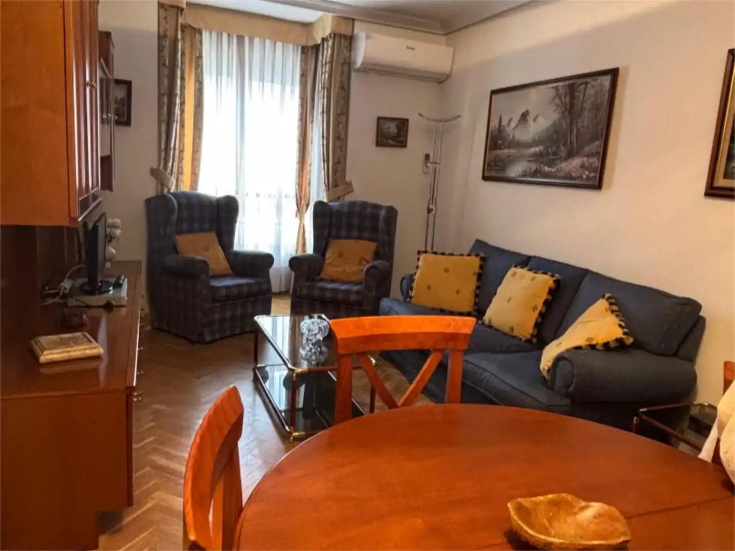 Living room of Flat for sale in Madrid  with Air Conditioner, Heating and Parquet flooring