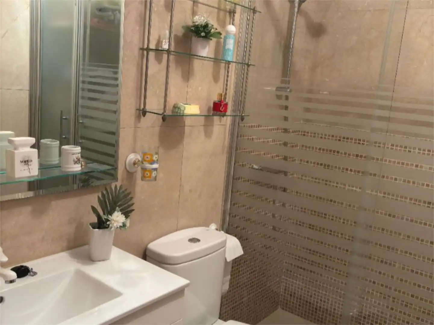 Bathroom of Flat for sale in Madrid  with Air Conditioner, Heating and Parquet flooring