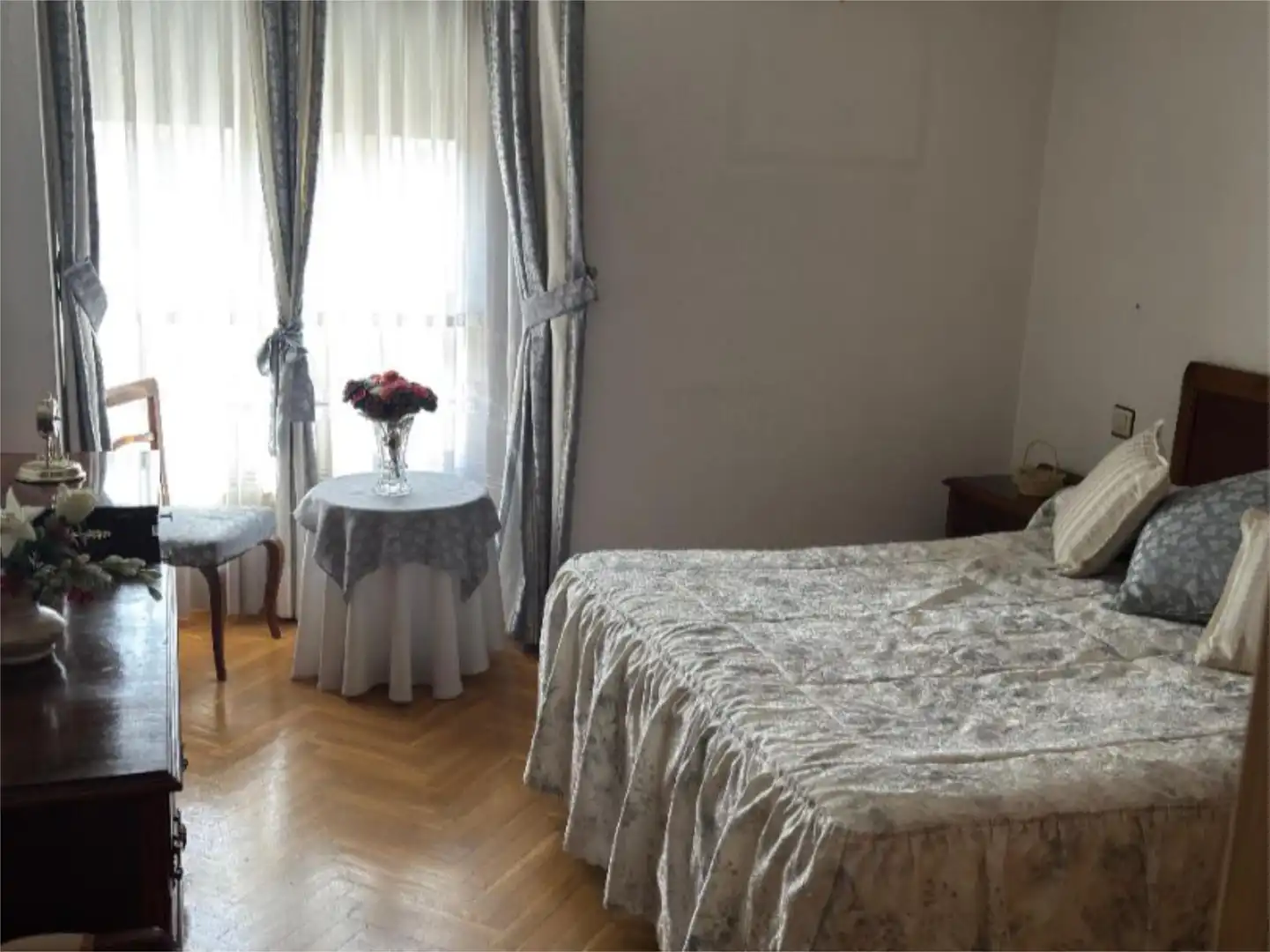 Bedroom of Flat for sale in Madrid  with Air Conditioner, Heating and Parquet flooring