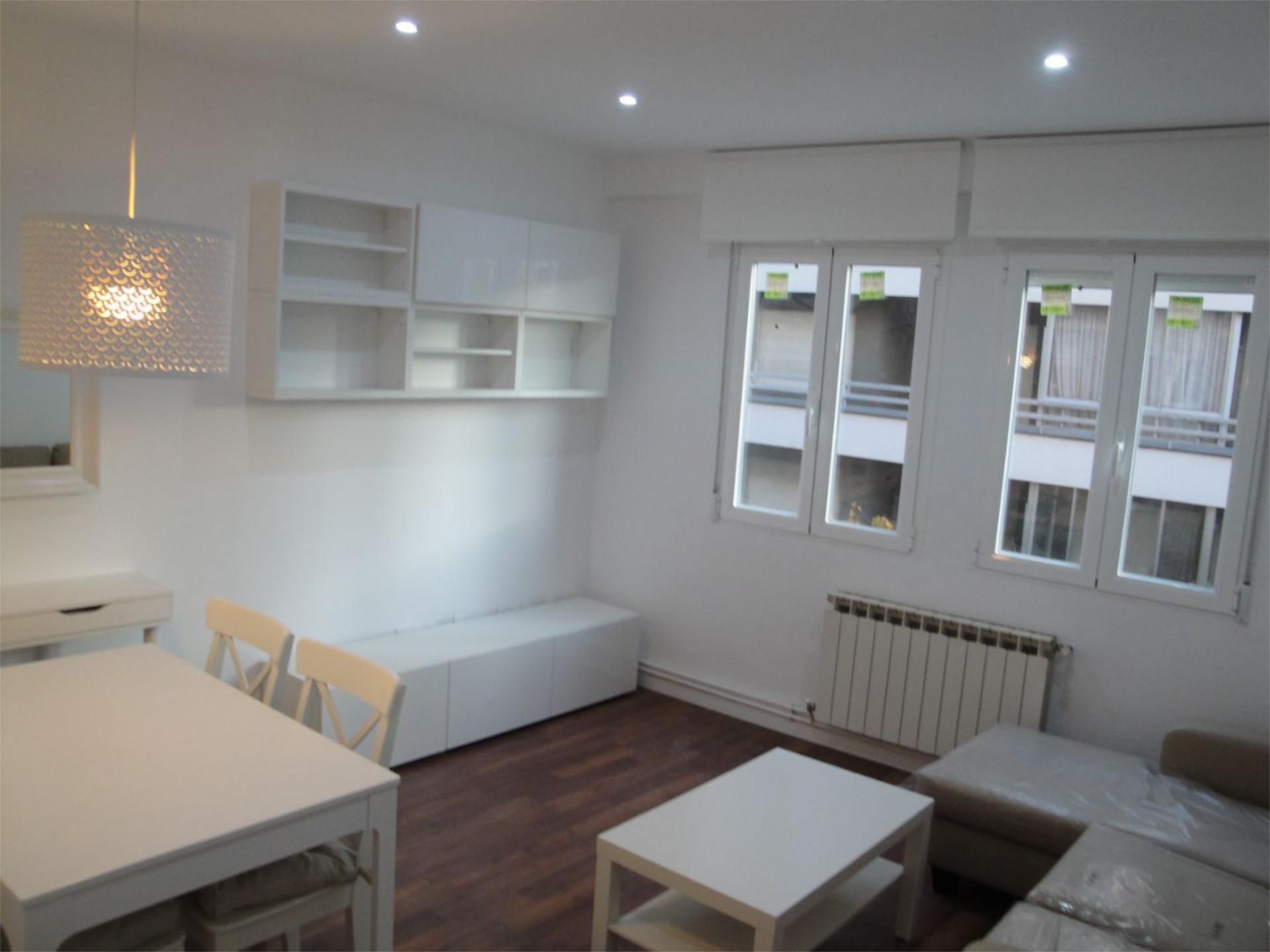 Sala d'estar de Pis de lloguer en Valladolid Capital amb Calefacció, Parquet i Moblat